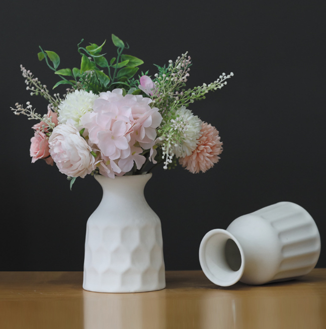 Ceramic vase Unique Grain Textured Ribbed Design White Vase for Flowers